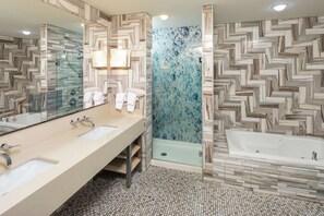 Articles de toilette (gratuits), séchoir à cheveux, serviettes fournies