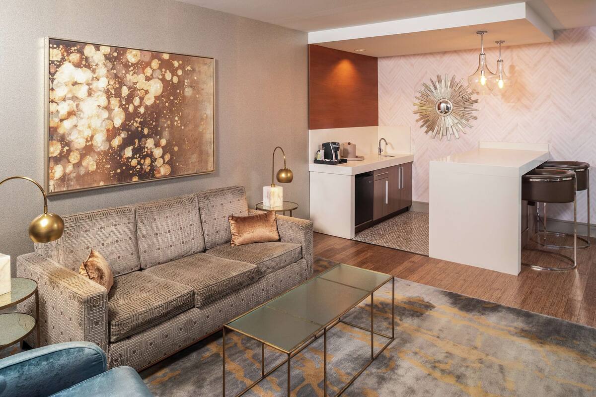 presidential suite, 1 king bed, jetted tub (balcony) | free cots/infant beds, free wifi, bed sheets