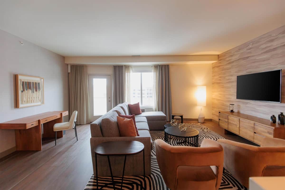 Presidential Suite, 1 King Bed, Jetted Tub (Balcony) | Living area | 42-inch LCD TV with cable channels, TV, pay movies