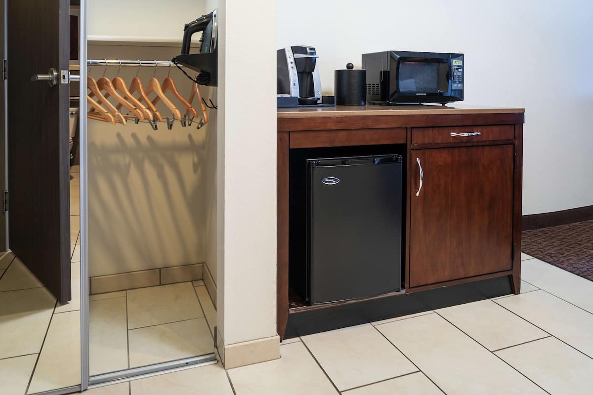 Free cots/infant beds, free WiFi, bed sheets