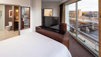 Suíte, 1 cama King, vista para o rio (Governor's) | Berços grátis, Wi-Fi de cortesia, roupa de cama