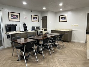 Breakfast area - Motel 6 New Boston, TX (New Boston)