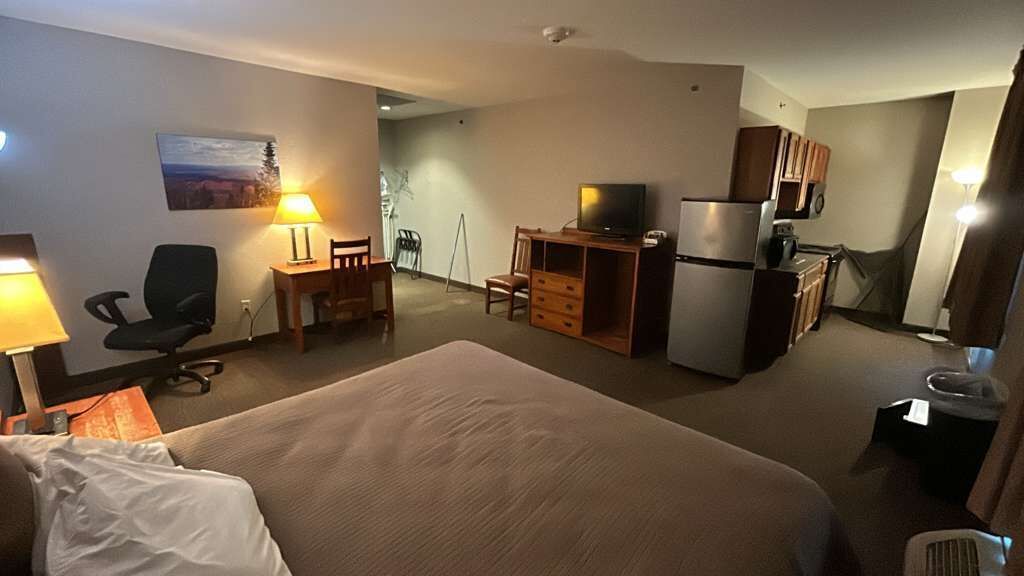 Room, 1 King Bed | In-room safe, desk, iron/ironing board, free WiFi