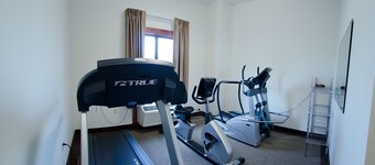 卡特吉愉夜酒店，靠近德拉姆堡  