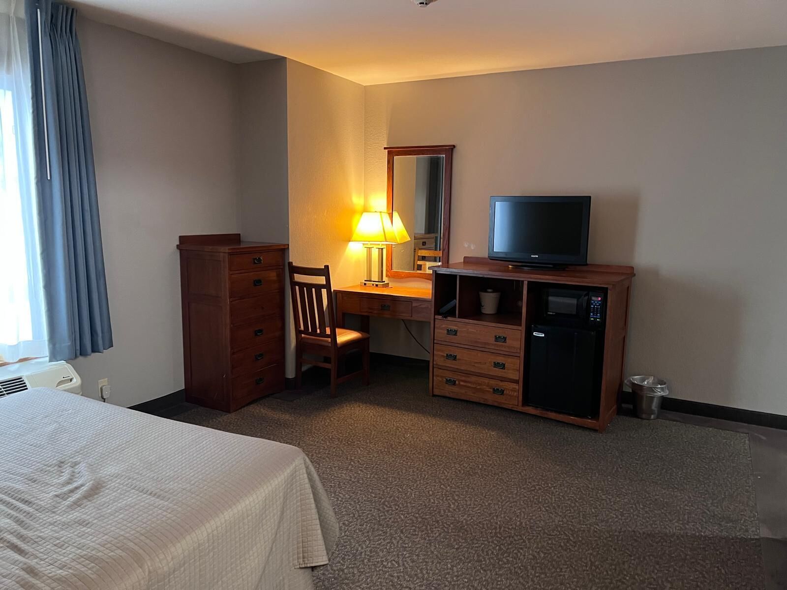 客房, 1 张大床 | 客房内保险箱、办公桌、熨斗/熨衣板、免费 WiFi