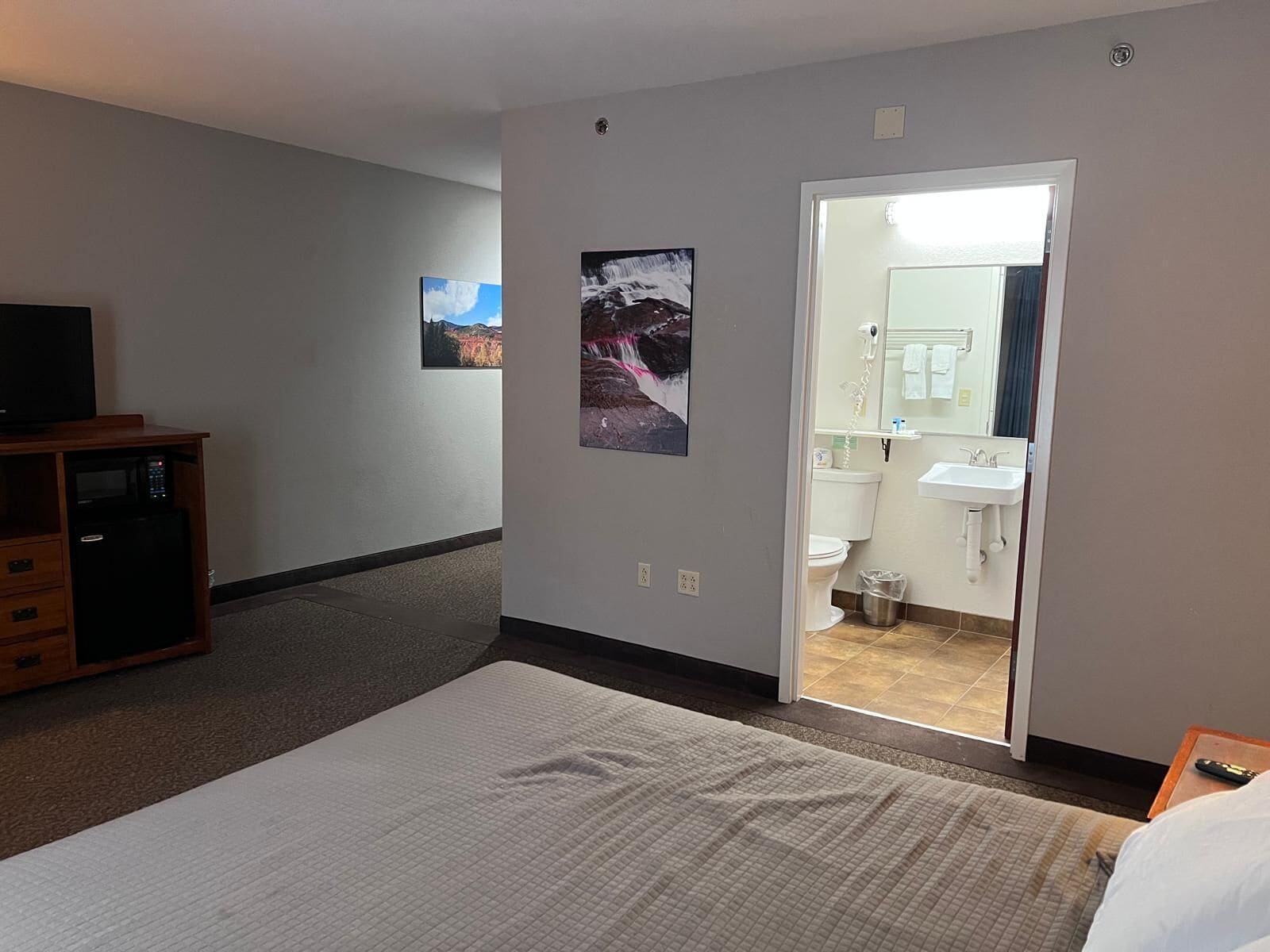 Room, 1 Queen Bed | In-room safe, desk, iron/ironing board, free WiFi