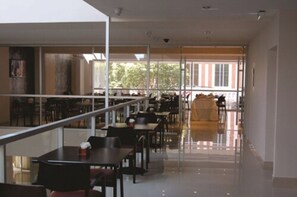 Desayuno continental incluido todos los días 