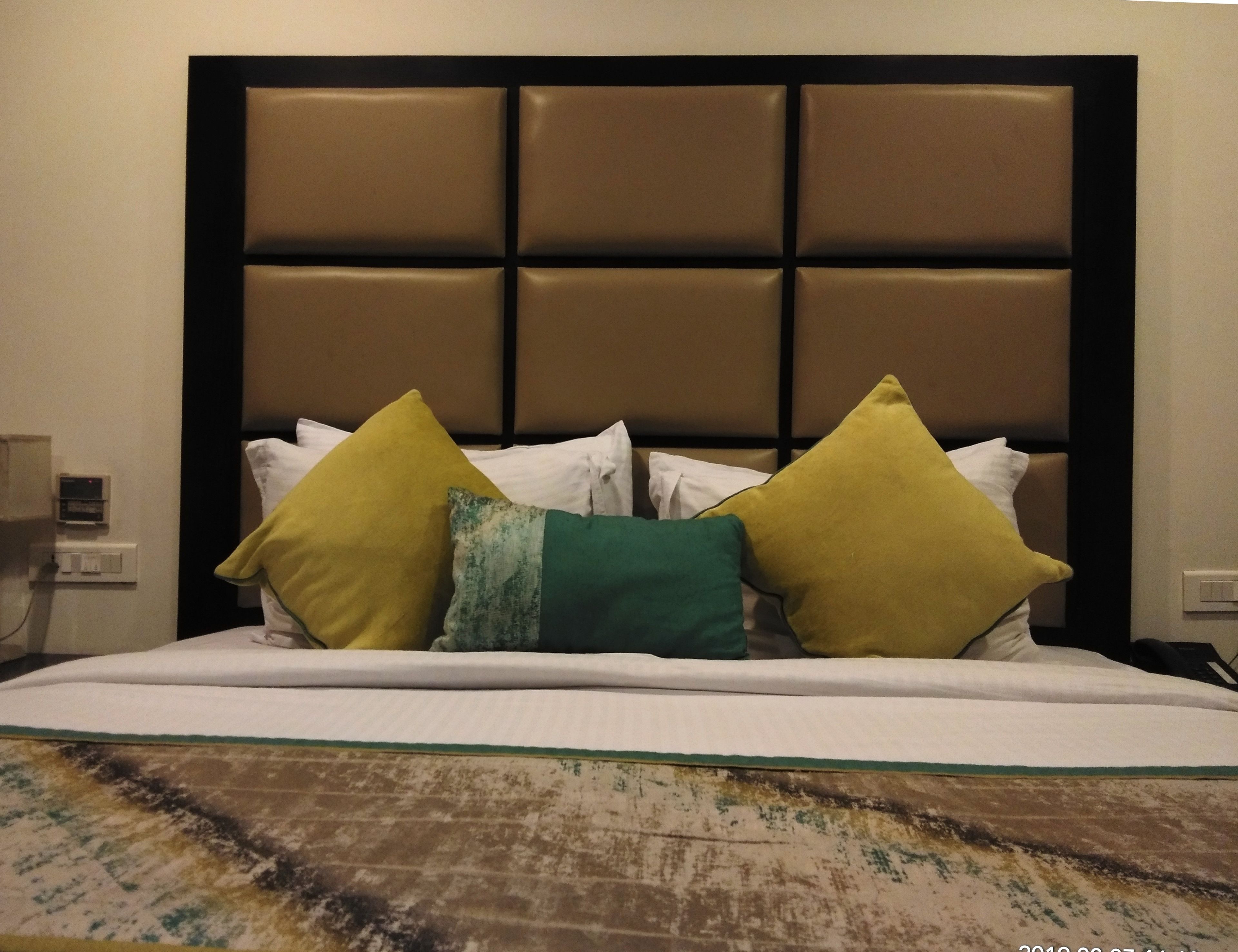 deluxe room | 1 bedroom, premium bedding, memory-foam beds, minibar