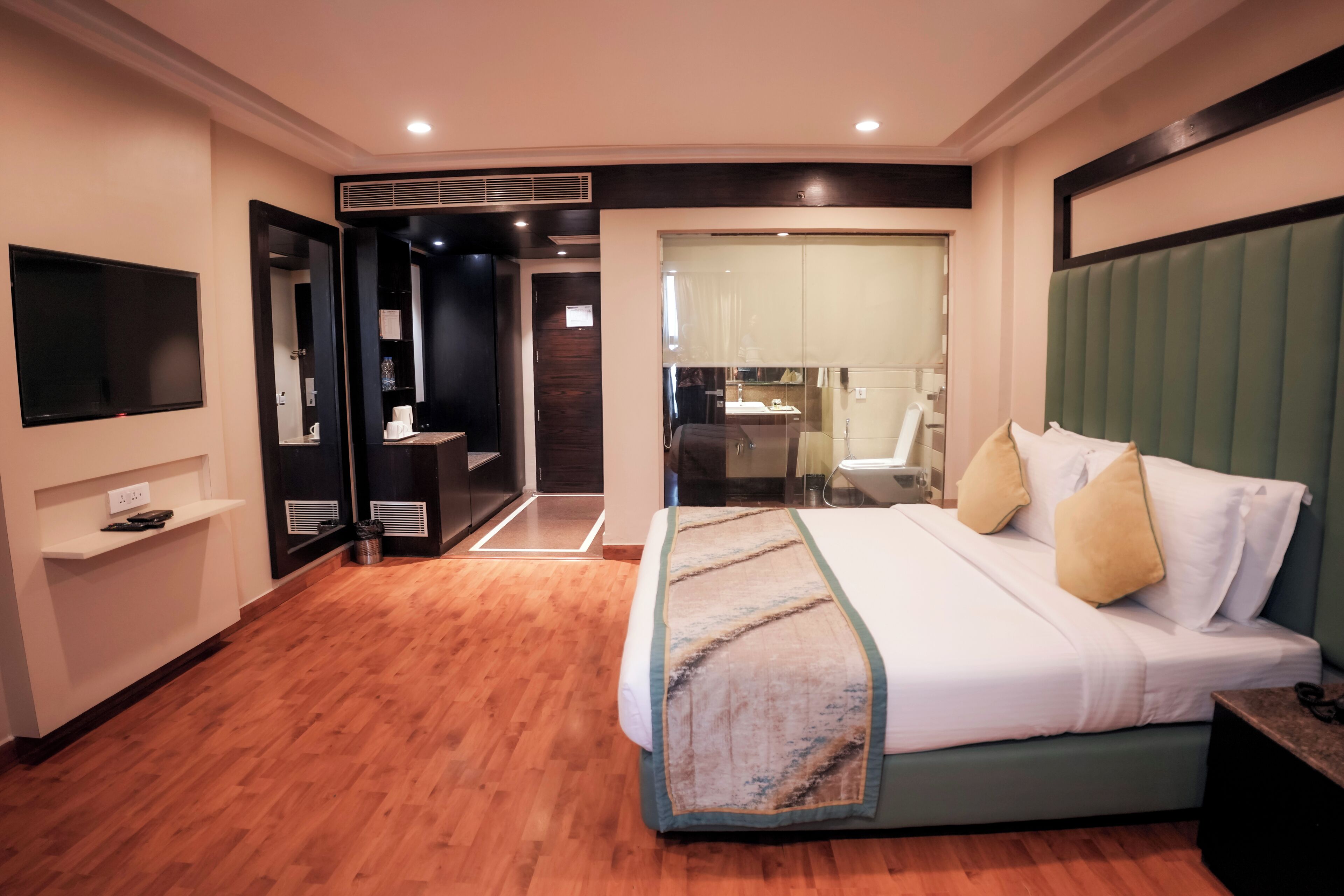 Deluxe Room | Premium bedding, memory-foam beds, minibar, in-room safe