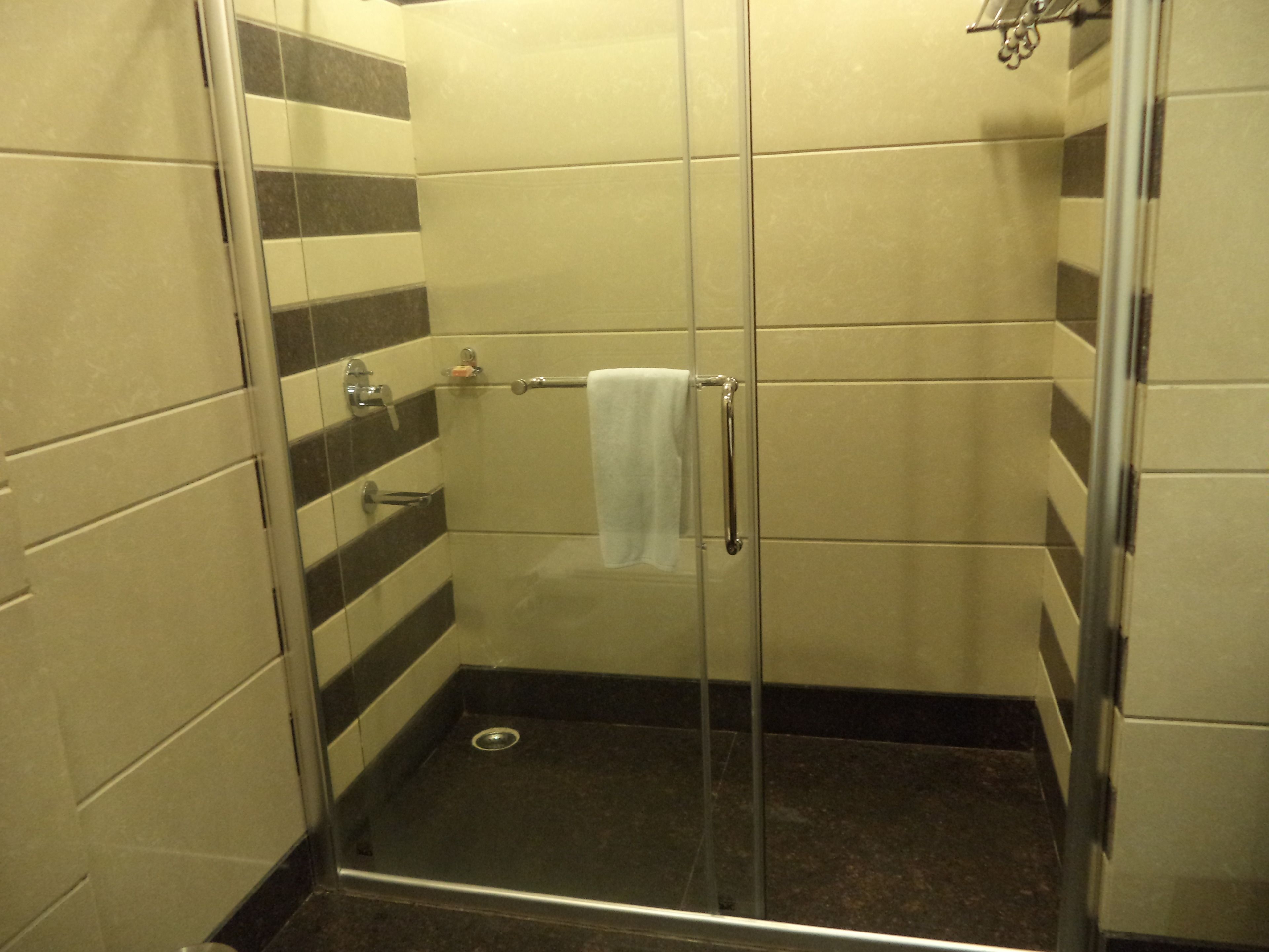 1 bedroom, premium bedding, memory-foam beds, minibar