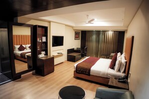 Executive Suite | Premium bedding, memory foam beds, minibar, in-room safe - Clarion Inn Stella (Bathinda)