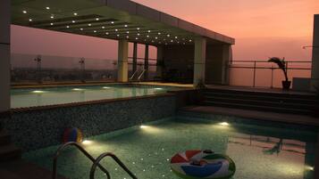Infinity pool
