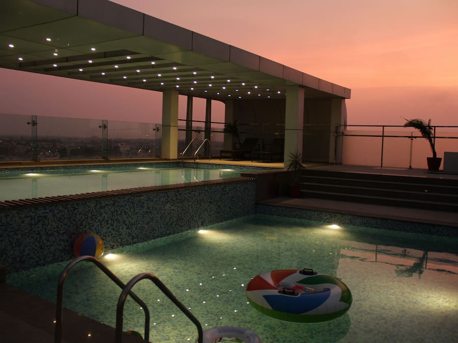 Ääretön uima-allas