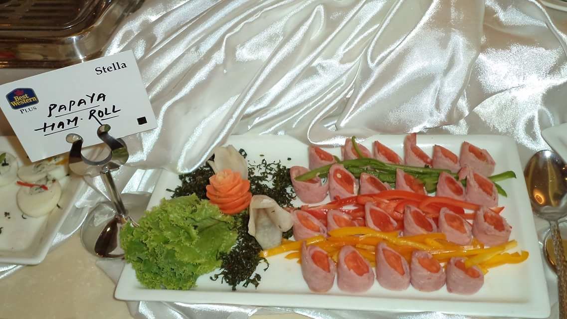 daily buffet breakfast for a fee