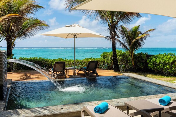 Premium-Villa, Mehrere Betten, Meerblick, Strandnähe | Wohnbereich