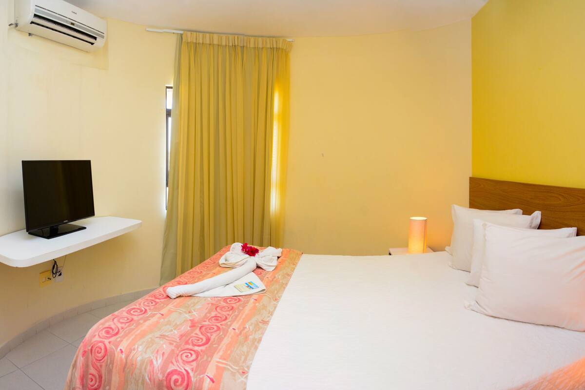 Luxury Room, Partial Sea View | Minibar