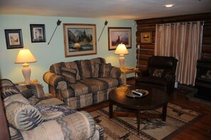 อพาร์ทเมนท์, 2 ห้องนอน | บริเวณนั่งเล่น | ทีวีจอแบน