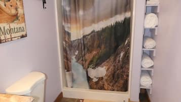 Studio, 1 Queen Bed, Kitchen | Bathroom