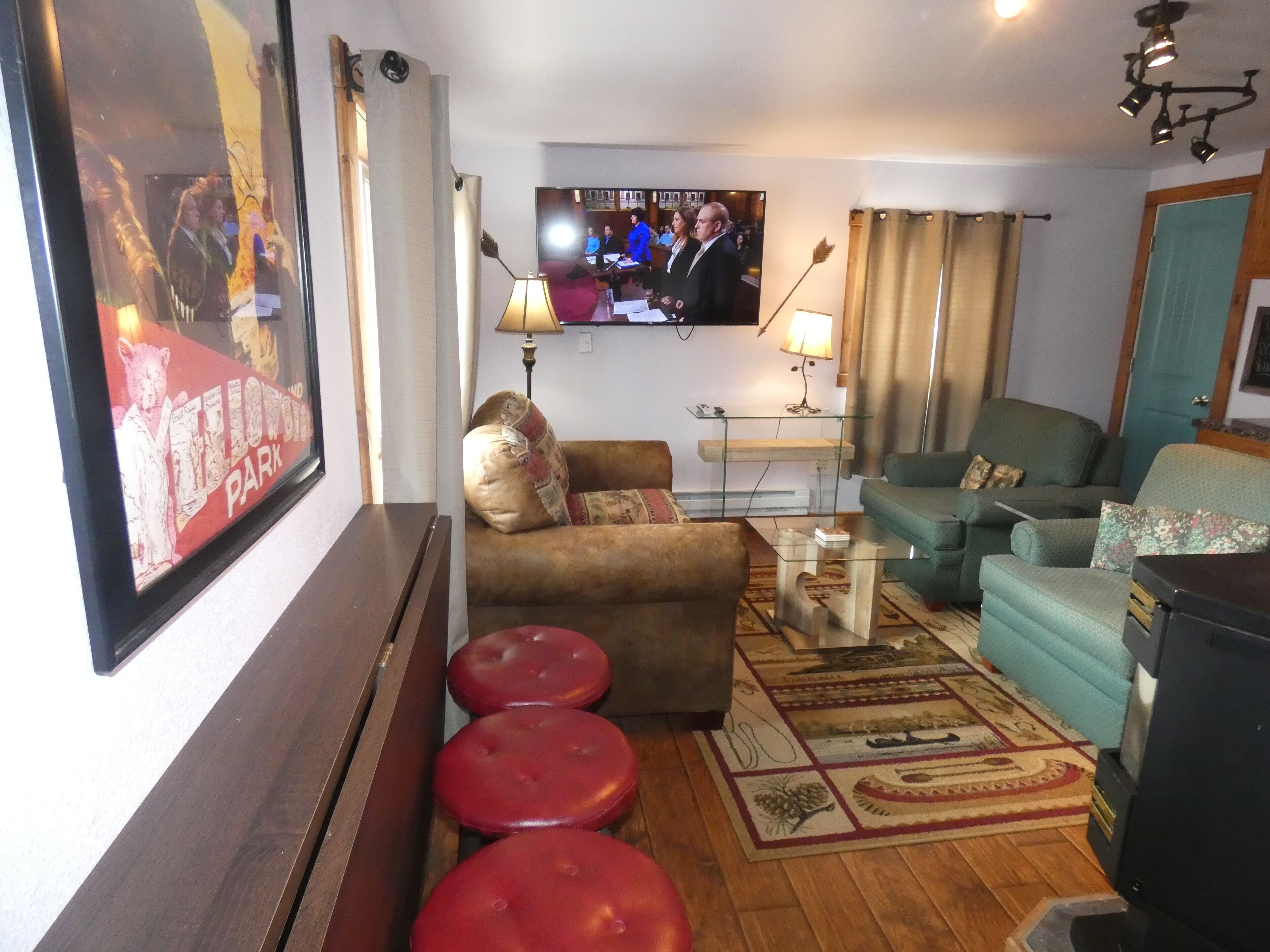 Studio, 2 Beds, Kitchen | 각각 다른 스타일의 인테리어, 각각 다르게 가구 비치, 무료 WiFi, 침대 시트