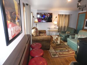 Decoración personalizada, muebles diferentes y wifi gratis