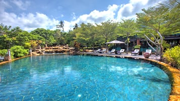 Outdoor pool, sun loungers