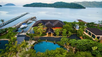 Outdoor pool, sun loungers