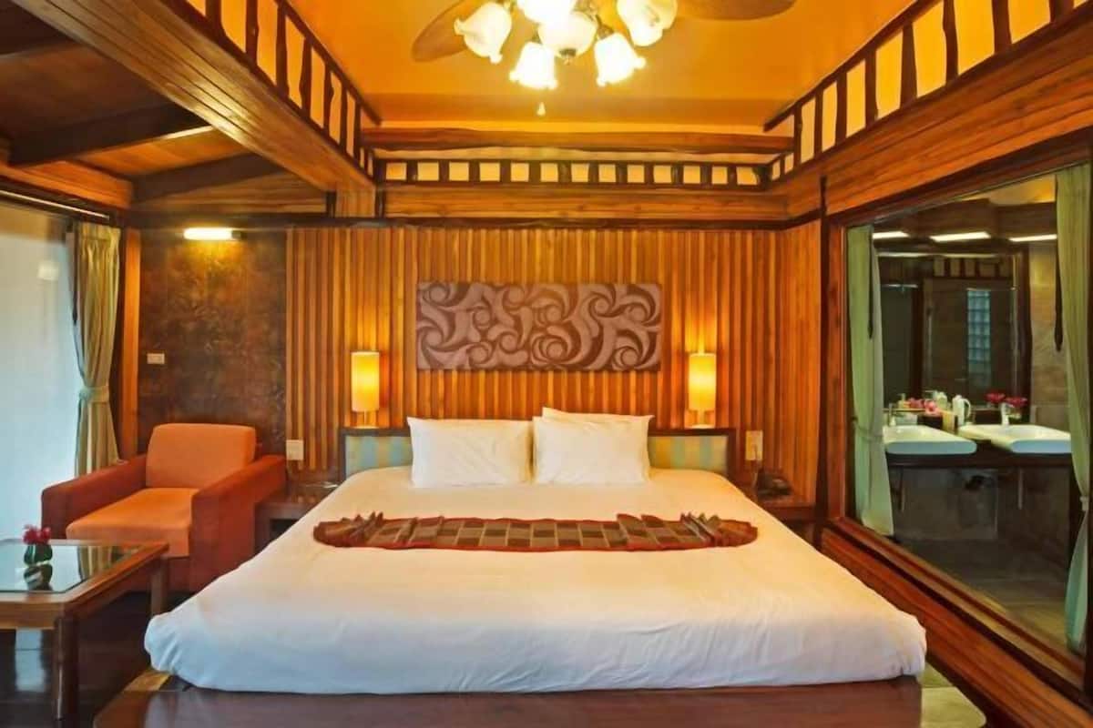 In-room safe, blackout curtains, rollaway beds, free WiFi