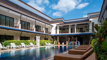 32-inch LCD TV with cable channels, TV