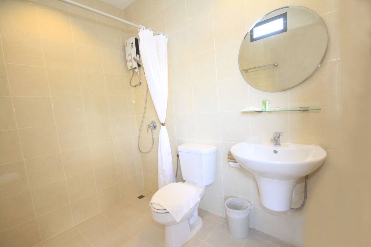 shower, bidet, towels, soap