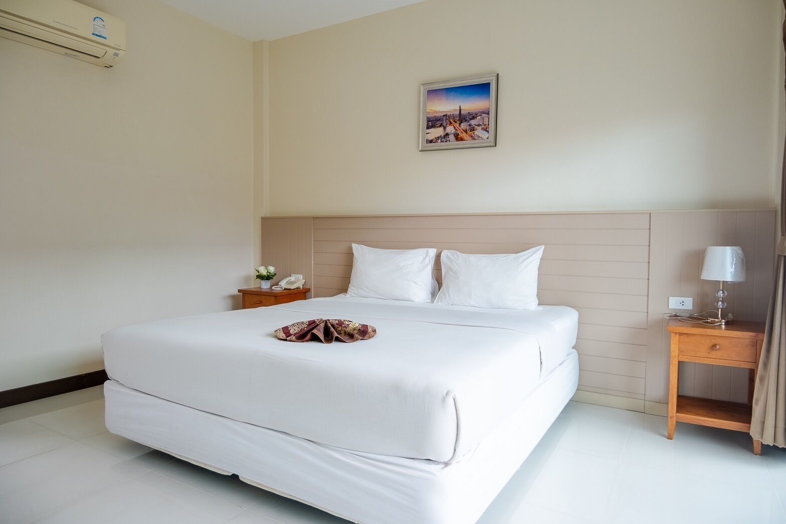 Pool View Double Bed | Sängtillbehör av högsta kvalitet och Select Comfort-madrasser
