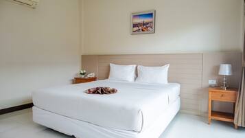 Pool View Double Bed | Sängtillbehör av högsta kvalitet och Select Comfort-madrasser