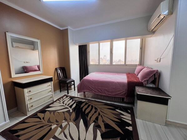 غرفة فردية | ألحفة محشوة بالريش وأسرّة سليكت كومفورت وميني بار وخزنة داخل الغرفة