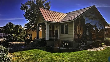 Comfort House | 2 bedrooms, memory foam beds, individually decorated