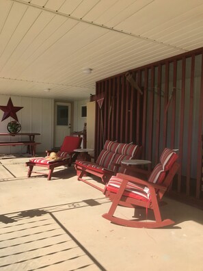 Comfort Cottage | Terrace/patio - Cowboy Country Inn (Escalante)