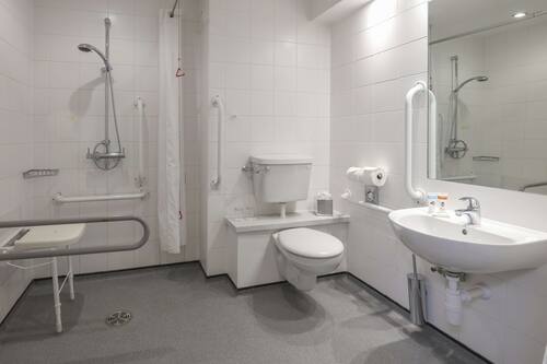 Standard Room, 2 Single Beds, Accessible, Non Smoking | Bathroom