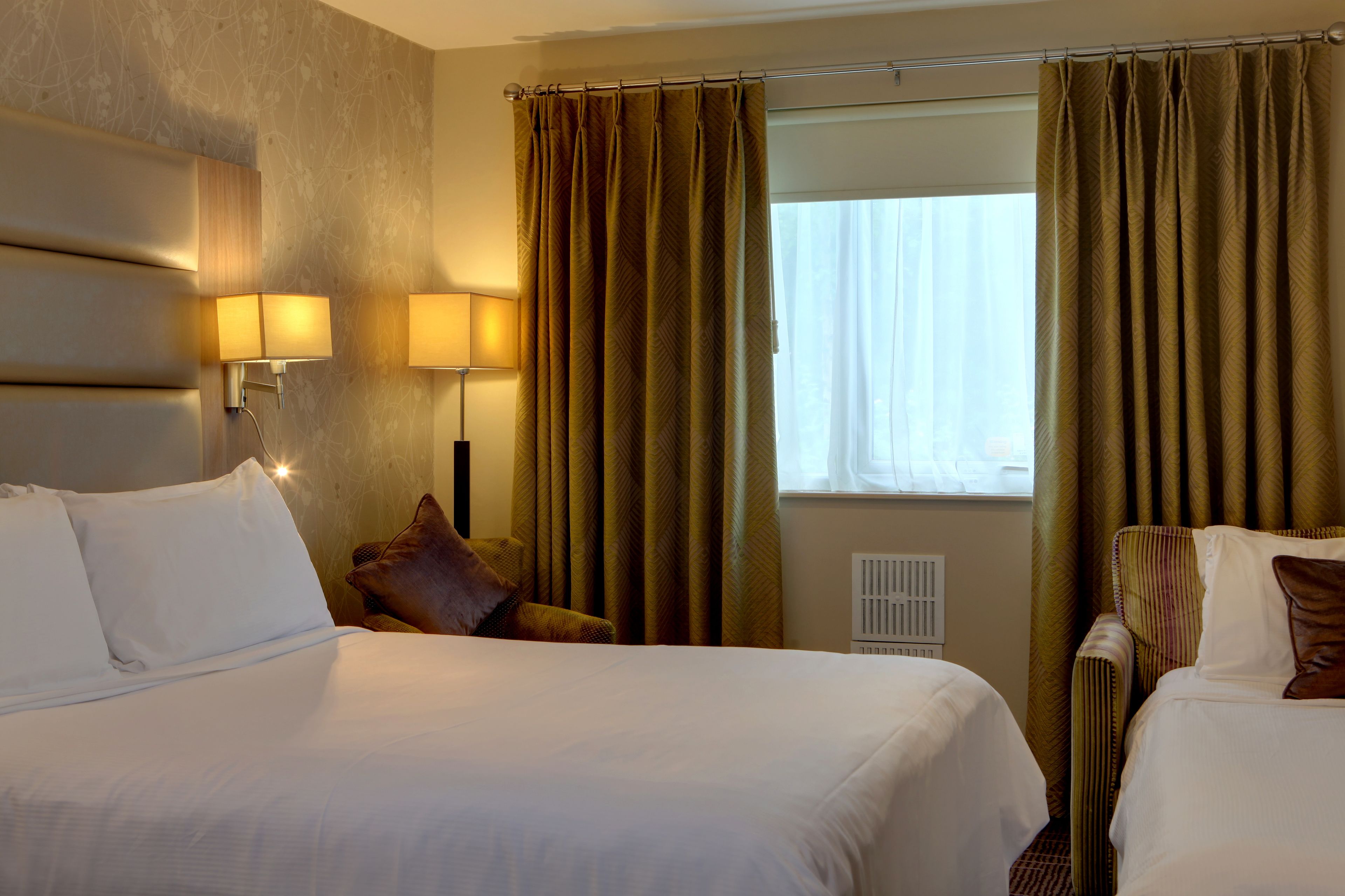 family room, 1 double bed, non smoking | 1 bedroom, desk, laptop workspace, iron/ironing board