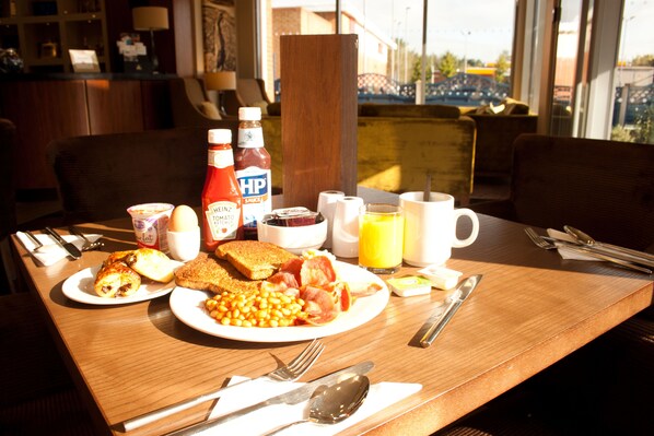 Daily continental breakfast (GBP 8.50 per person)