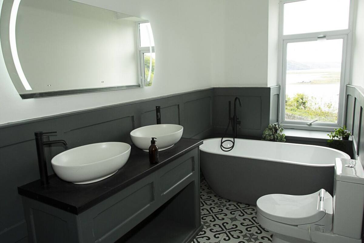 deluxe double room, ensuite, sea view | 1 bedroom