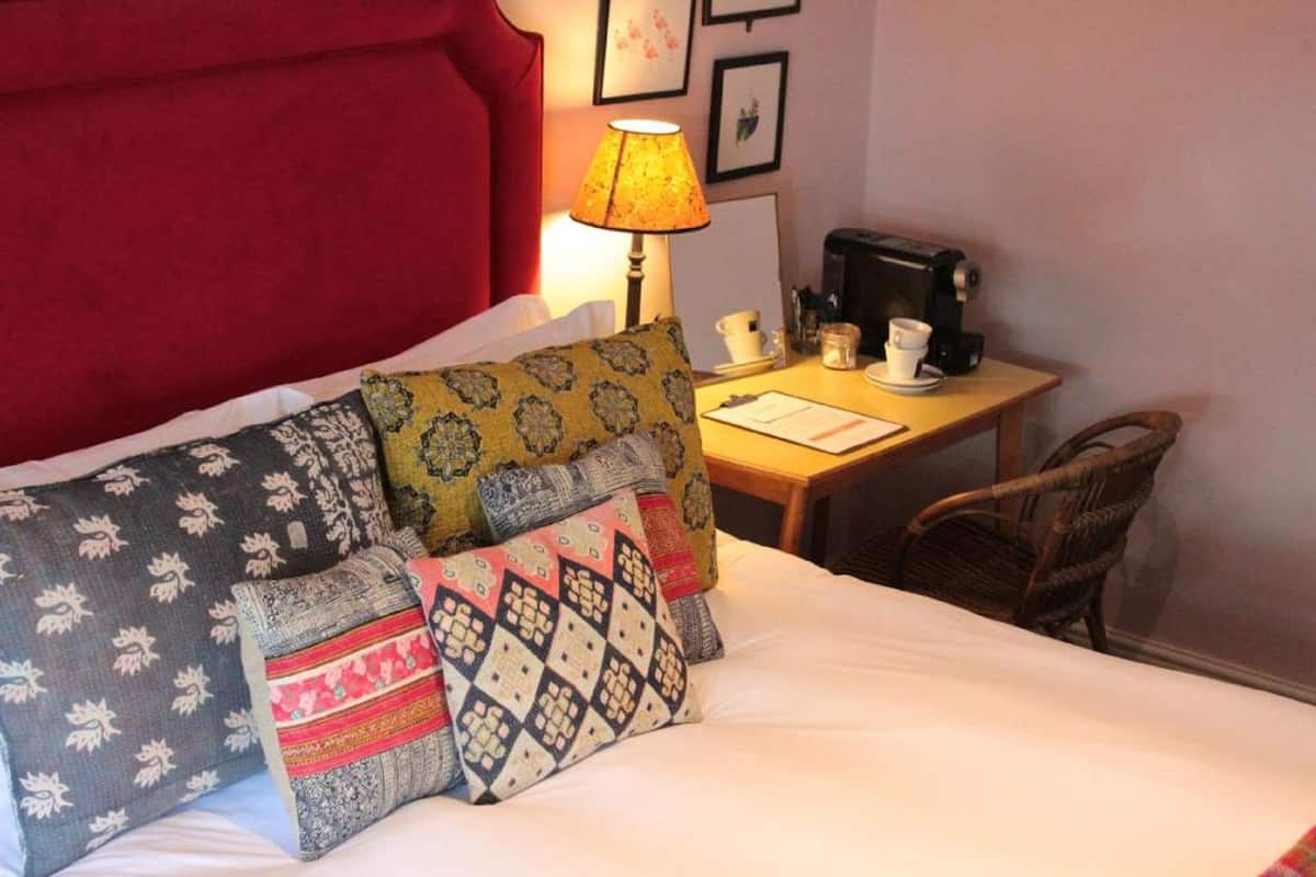 Premium bedding, individually decorated, blackout drapes, free WiFi