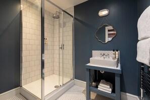 シャワー、レインフォールシャワー、ヘアドライヤー、タオル