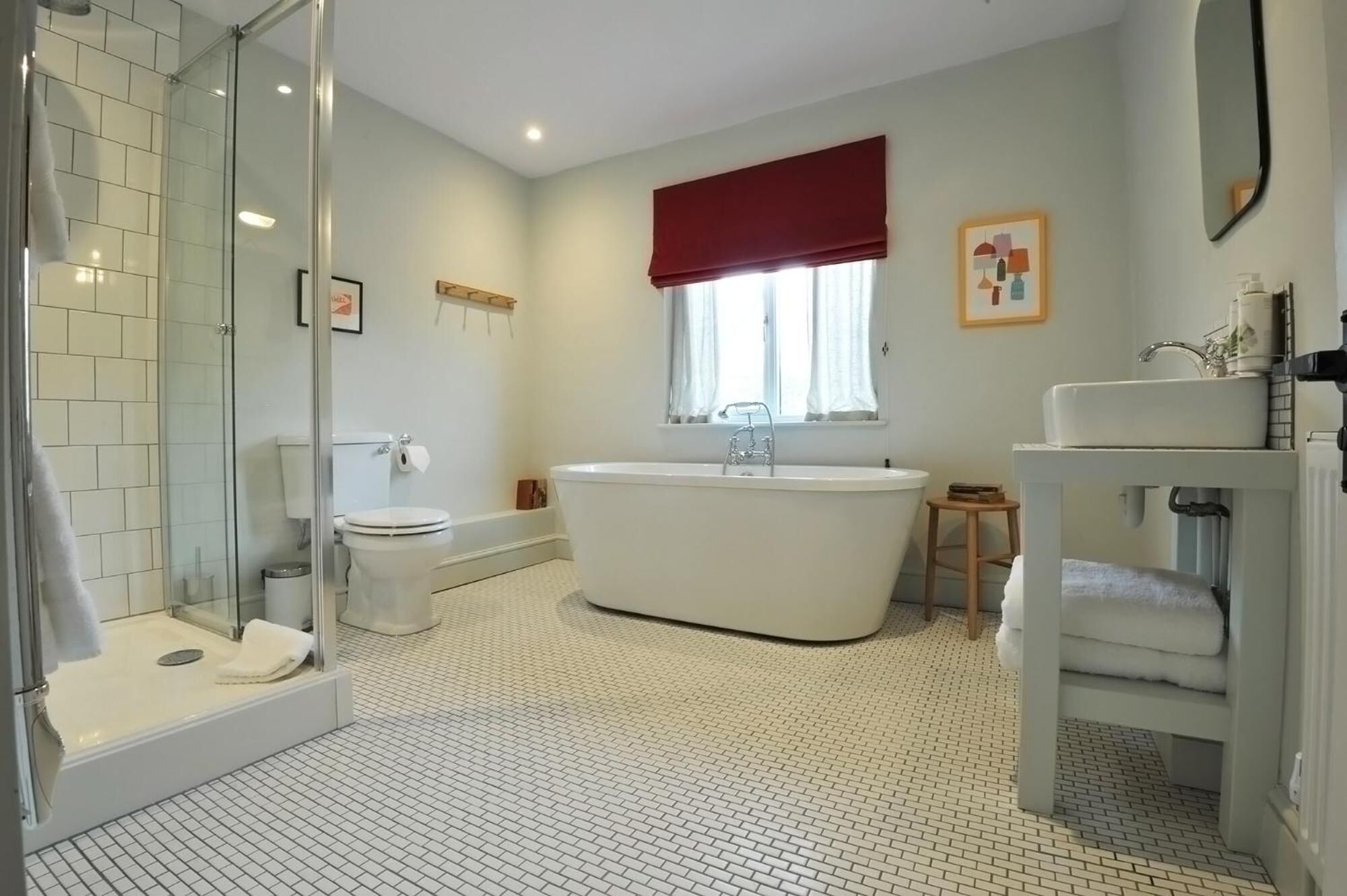 Chuveiro, chuveiro com efeito de chuva, secador de cabelo 