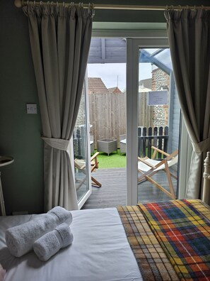 Superior Double Room, Ensuite (Kelling with courtyard) | Hypo-allergenic bedding, memory foam beds, individually decorated