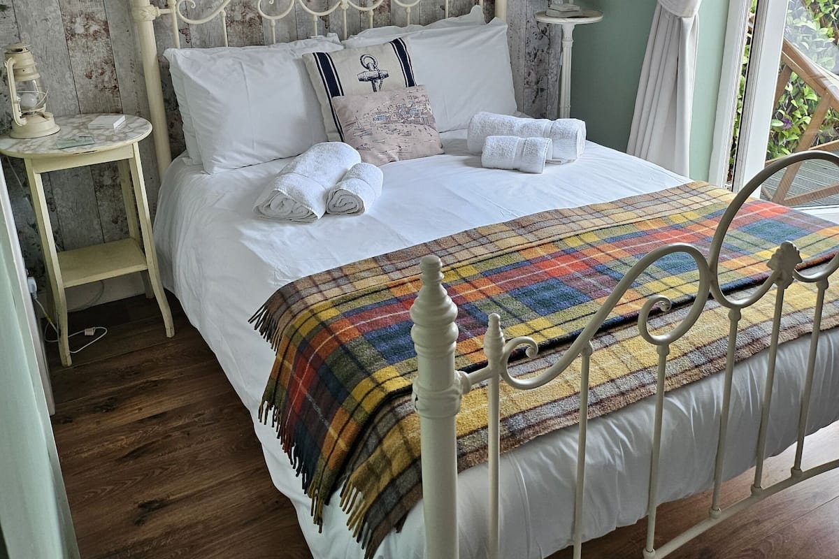 Superior Double Room, Ensuite (Kelling with courtyard) | Hypo-allergenic bedding, memory foam beds, individually decorated