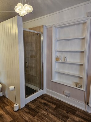 Quarto casal superior, suíte (Salthouse ground floor) | Banheiro