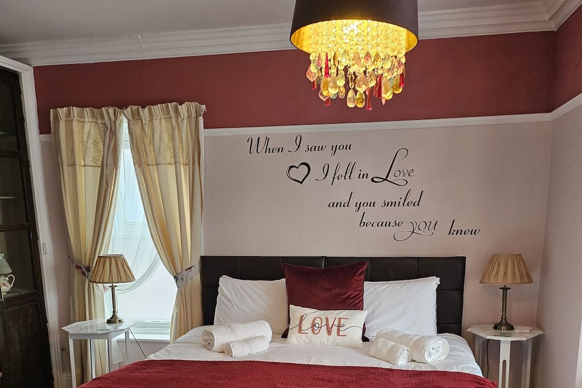 Habitación doble superior, baño privado (Salthouse ground floor) | Ropa de cama hipoalergénica y colchones viscoelásticos