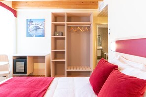 Minibar, in-room safe, desk, soundproofing - Hotel Autoespresso Venice (Mestre)