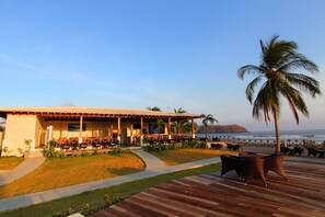 Mittagessen, Abendessen, internationale Küche, Blick auf den Strand 