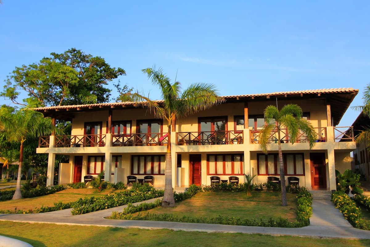Room, Multiple Beds, Pool View