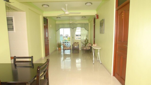 Unclassified image, 1 of 17, button - House Clover (Malé)