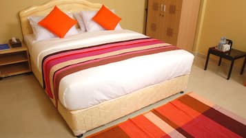 Minibar, in-room safe, desk, iron/ironing board